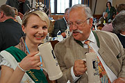 Regina Obster, Hallertauer Hopfenkönigin und Wiggerl Hagn, Ehrenpräsident des BHG (©Foto: Martin Schmitz)